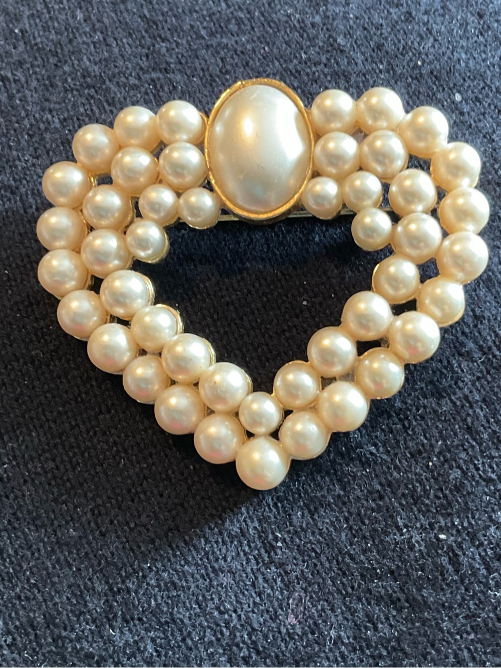 Pearl Heart Brooch Pin Gold Tone Faux Pearl Romantic Jewelry Gift 2” - Picture 4 of 4